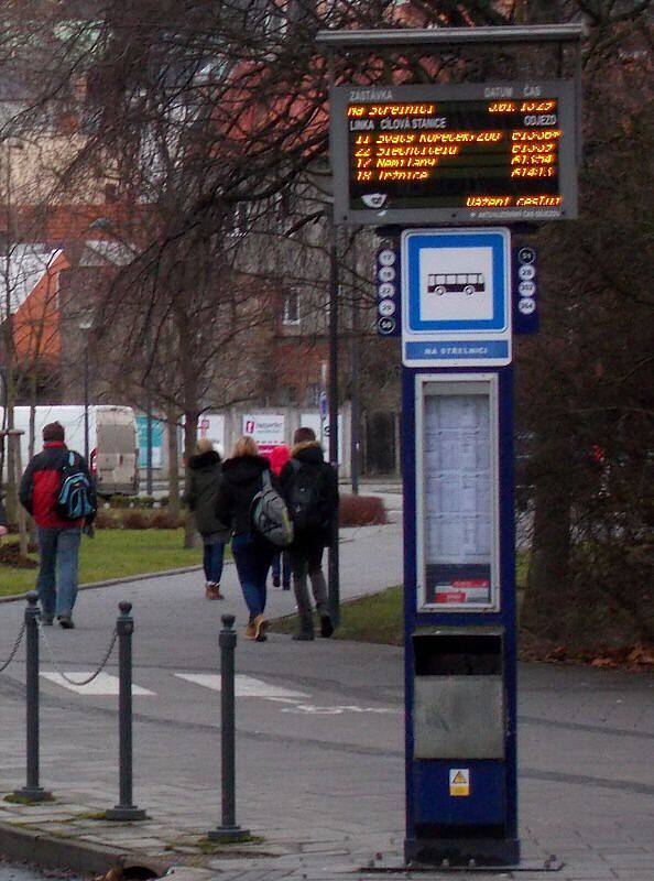 Na displejích zastávek v Olomouci autobusy IDSOK po Novém roce cestující nenašli