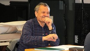 Miroslav Krobot režíruje v Moravském divadle Olomouc Zánik samoty Berhof. 11. října 2021