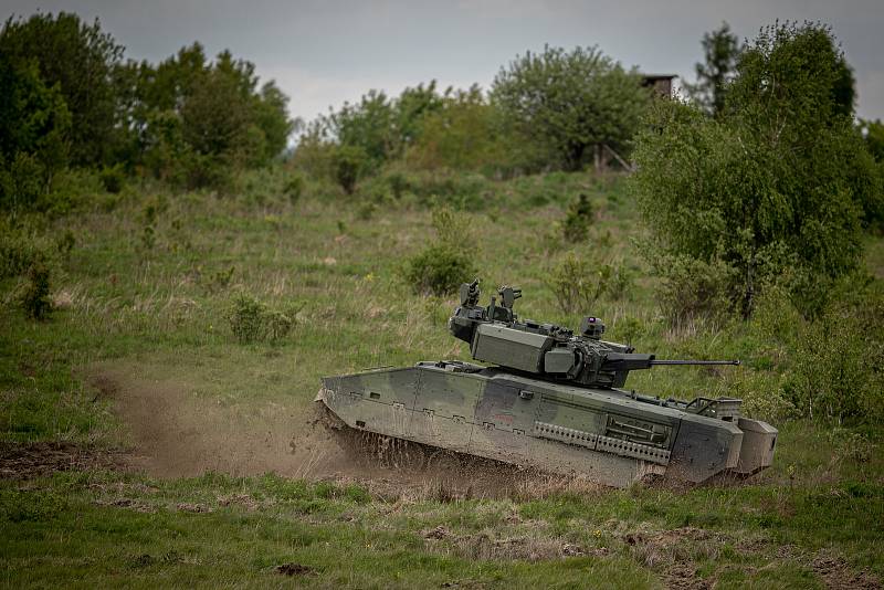 Obrněnec ASCOD 42 na mediálním dnu při testování bojových vozidel pěchoty (BVP) z tendru pro českou armádu ve vojenském prostoru Libavá, 27. května 2021.