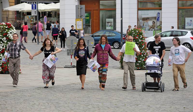 Nesouhlas s kriminalizací pěstitelů konopí na olomouckém Horním náměstí