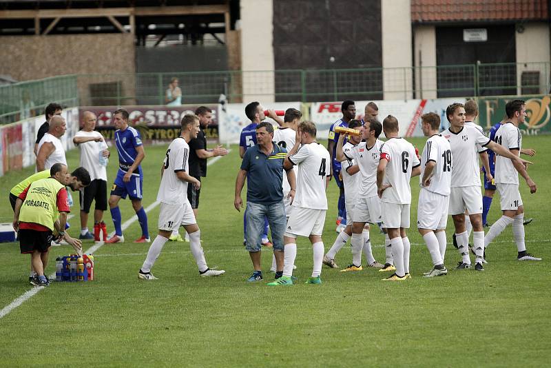 Fotbalisté HFK Olomouc (v bílém) porazili Frýdek-Místek 2:0