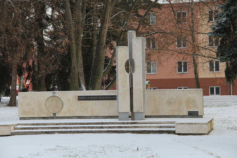 Památník druhé světové války v parku v Lutíně.