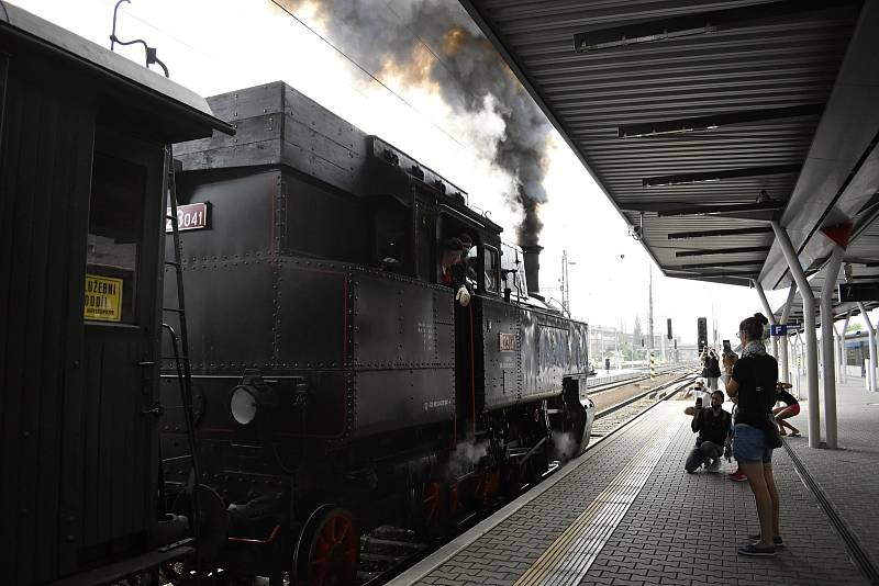 Jízdy historických vlaků na olomouckém hlavním nádraží - 12. 6. 2021