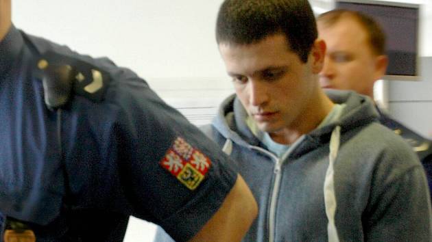 Tomáš Francl obžalovaný z dvojnásobné vraždy prarodičův  Tovačově u Krajského osudu v Olomouci