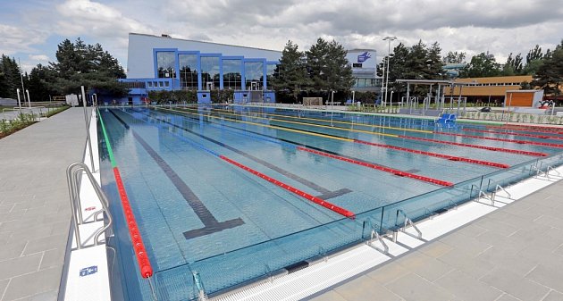 Venkovní bazén olomouckého koupaliště v novém hávu