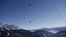 Na čtyři desítky balonových výprav se zúčastnily 7. ročníku Hanneshof Hot-air Balloon Trophy v rakouském Filzmoosu. Nechyběly ani české týmy, hned dva balony do Alp přivezl Libor Staňa ze společnosti Balony.eu z Břestku na Uherskohradišťsku.