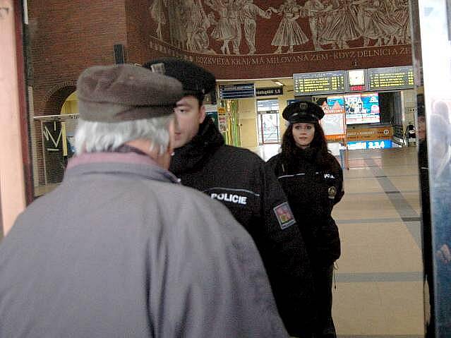 Hlavní nádraží v Olomouci evakuovali a zavřeli kvůli anonymu, který nahlásil bombu
