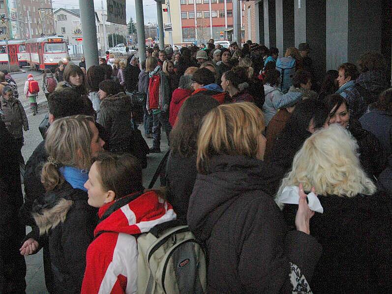 Hlavní nádraží v Olomouci evakuovali a zavřeli kvůli anonymu, který nahlásil bombu