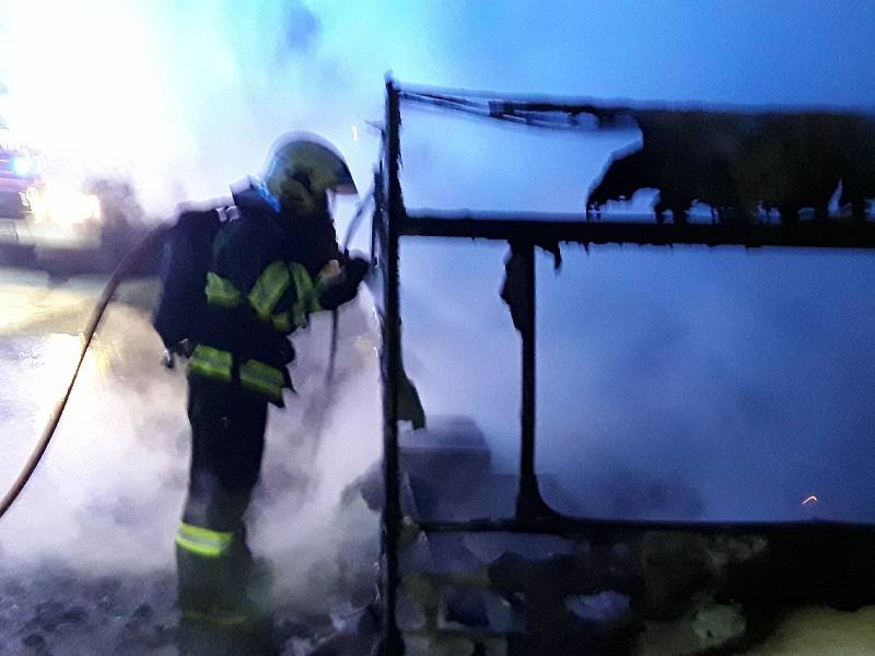 Noční zásah u požáru karavanu v Pasece na Olomoucku. 26.12. 2020