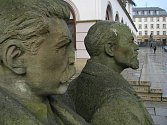 Torzo olomouckého pomníku Stalina a Lenina bude součástí "totalitní zóny" při oslavách 20. výročí pádu totality