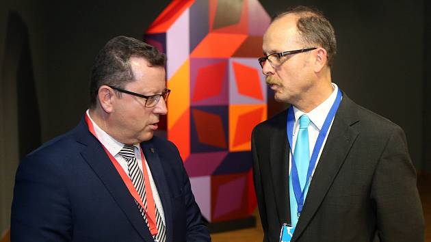 Vztahy ministra kultury Antonína Staňka (vlevo) a ředitele Muzea umění Olomouc Michala Soukupa (vpravo) se vyostřily