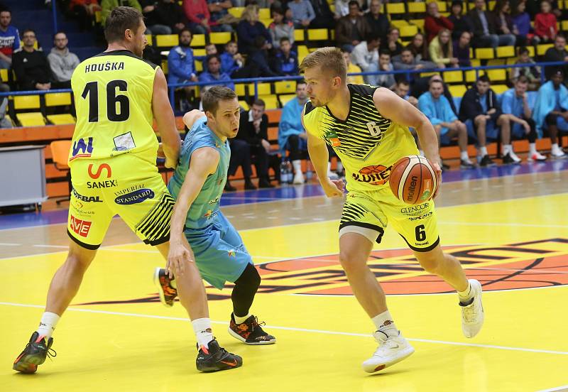 Basketbalové utkání mezi Ústím a Olomouckem.