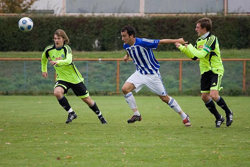 Fotbalisté Uničova v pruhovaných dresech