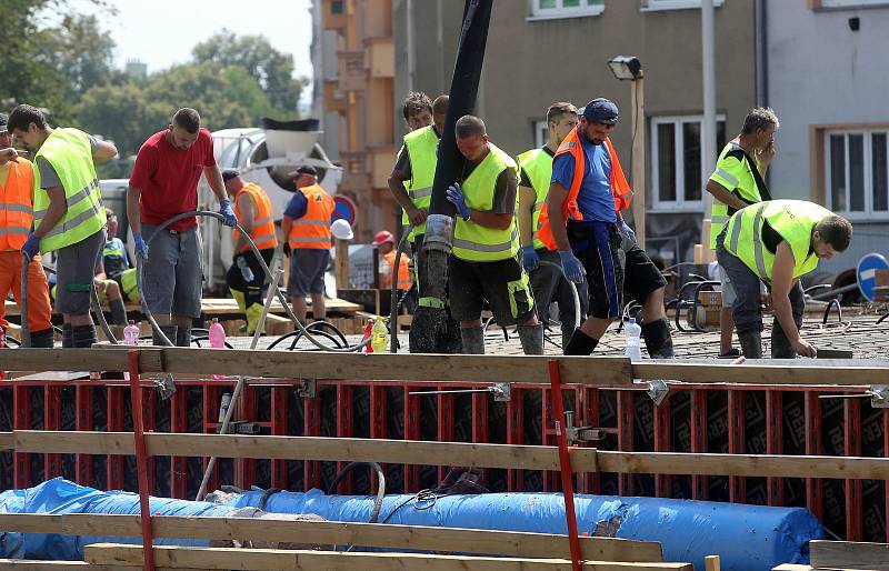 Betonáž nového mostu v ul. Komenského v Olomouci. 19. července 2019