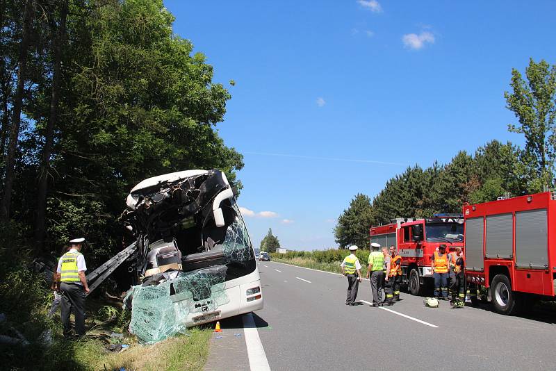 Nehoda autobusu u Nasobůrek