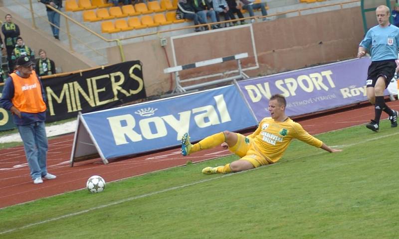 FK Baník Sokolov (ve žlutém) – 1. HFK Olomouc