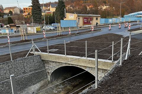 Na stavbě mostu u koupaliště ve Šternberku je hotovo. 4. prosince 2022