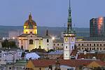 Chrám sv. Michala, radniční věž a BEA centrum. Výhled na Olomouc z administrativní budovy Silo Tower