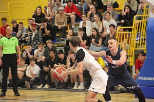 Basketbalisté Ostravy vyhráli na závěr nadstavby v Olomoucku o 20 bodů a v předkole play-off si to rozdají s Kolínem.