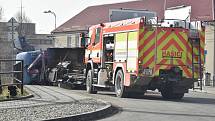 Nehoda nákladního auta v centru Senice na Hané, 24. 2. 2021