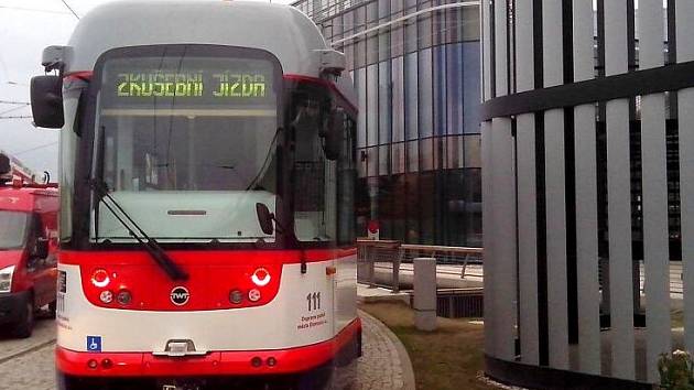 Zkušební jízda tramvají kolem obchodního centra Šantovka