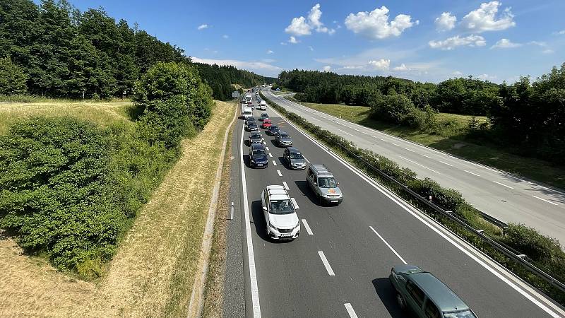 Dálnici D35 mezi Olomoucí a Lipníkem uzavřelo popraskání povrchu, červen 2021