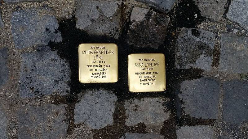 Pokládání Kamenů zmizelých (Stolpersteine) v Olomouci