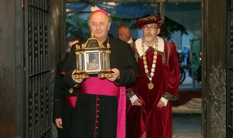 Zleva: olomoucký arcibiskup Jan Graubner a olomoucký primátor Miroslav Žbánek. Průvod ke cti sv. Pavlíny, patronky Olomouce. Svátky města 2019