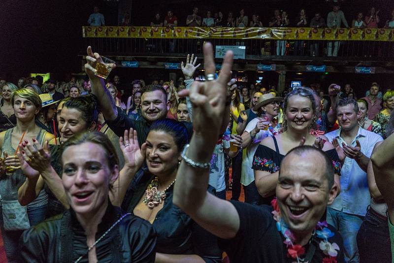 Brazilský karneval, latino show světového formátu s Rodry-Gem, Dj Lazaro se svými karibskými rytmy z Kuby a program dalších skvělých hudebních a tanečních hostů dohromady vytvořili nezapomenutelný latinskoamerický večer a zavalili Olomouc pořádnou lavinou