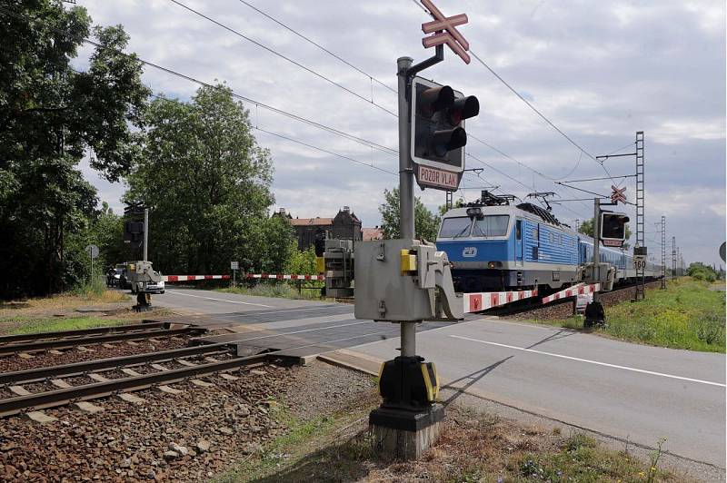 Přejezd na rychlíkové trati v Holické ulici v Olomouci 