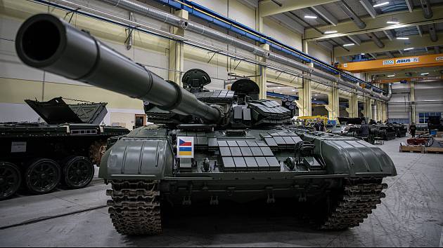 Zmodernizovaný tank T-72 v areálu výrobce armádní techniky Excalibur Army, 9. ledna 2023, Šternberk, Olomoucko. Tanky jsou pro ukrajinskou armádu