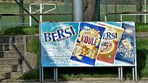Reklama na produkty šumvaldského střediska výroby snacků Bersi a BAG