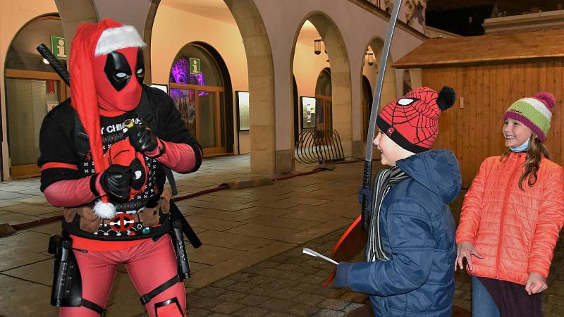 Univerzální superhrdinové na Horním náměstí v Olomouci, 17. 12. 2020