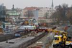 Staveniště nové tramvajové trati a obchodního centra Šantovka.