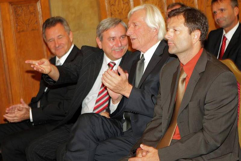 září 2010. Karel Brückner byl na olomoucké radnici vyhlášen nejlepším trenérem desetiletí