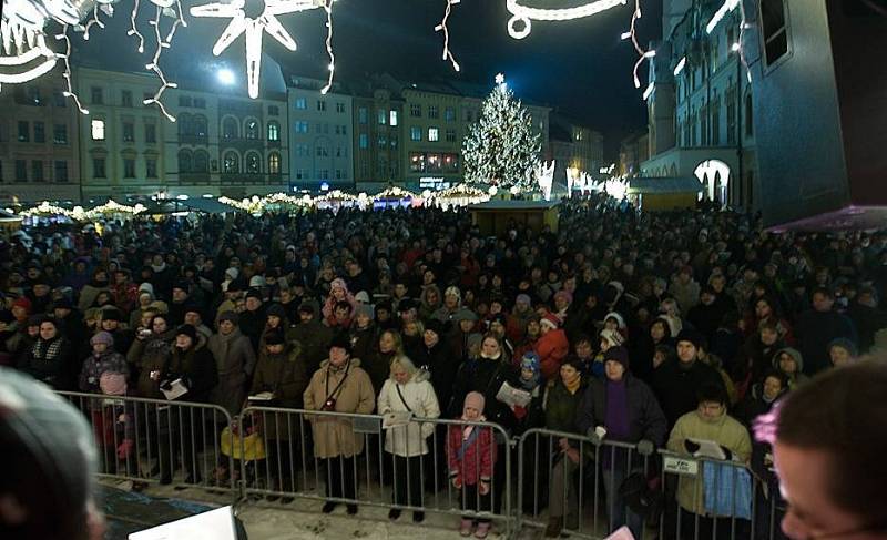 Česko zpívá koledy na Horním náměstí v Olomouci