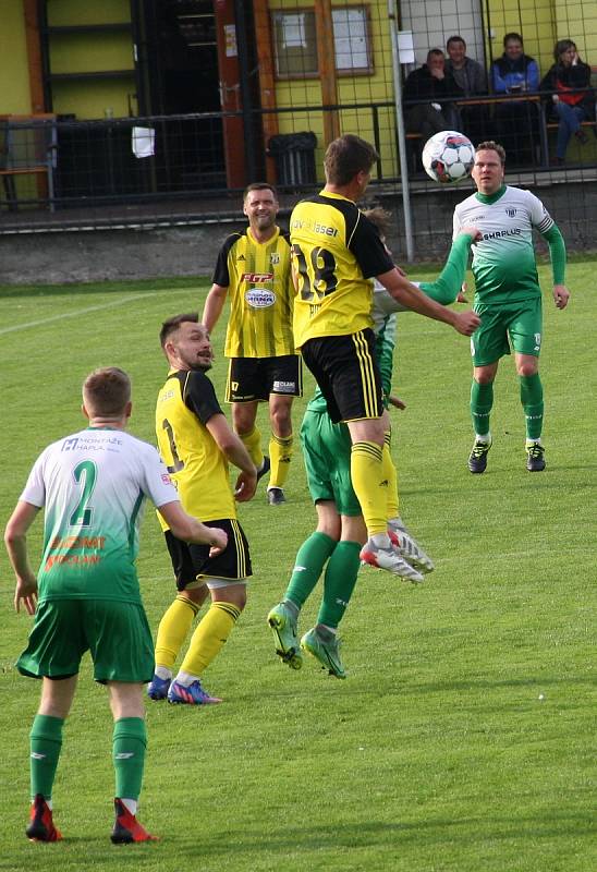 Fotografie ze zápasu mezi celky FK Nové Sady a TJ Slovan Bzenec