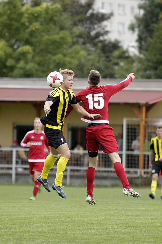 Fotbalisté Nových Sadů (v černo-žlutém) podlehli Ústí 0:7