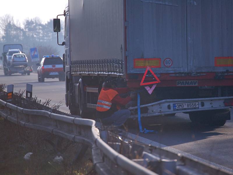 Kamion zablokoval výpadovku na Mohelnici.