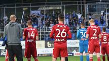 1. semifinálový zápas o Evropu - Fotbalisté Olomouce (v červeném) padli na hřišti Zlína 0:1.