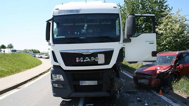 Nehoda kamionu a osobního automobilu u Dubu nad Moravou. 20.5.2022