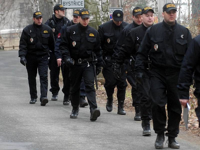 Na pomoc přišli i strážníci městké policie.