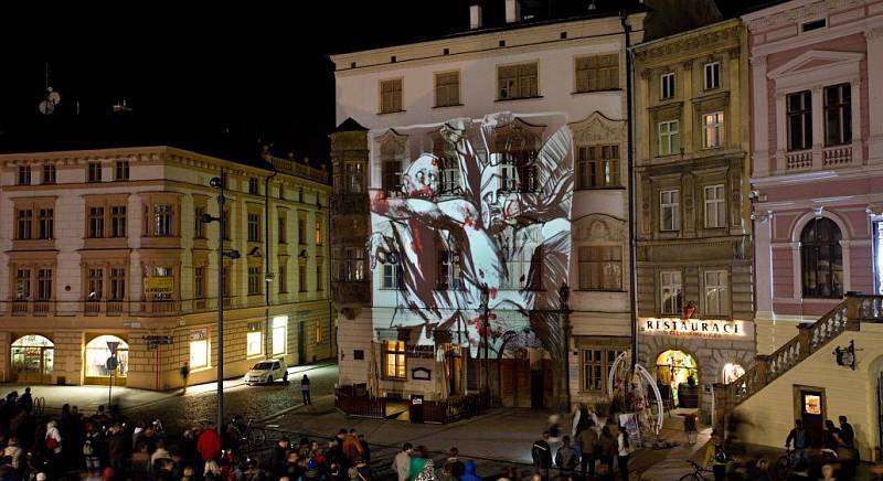 Festival VZÁŘÍ. Videomapping  na Dolním náměstí v Olomouci