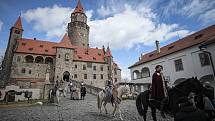 Na hradě Bouzov se 6. dubna 2022 natáčela pohádka Princezna zakletá v čase 2.