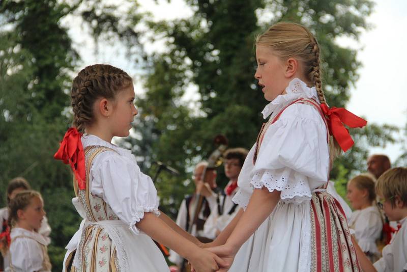 Tanečníci, zpěváci i muzikanti na Hané předvedli tradice, zvyky, písně a tance svých národů pro zástupy nadšených diváků