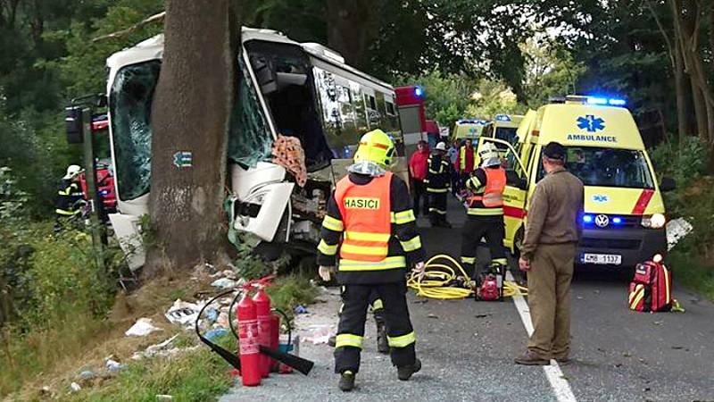 Nehoda autobusu u Hraničných Petrovic