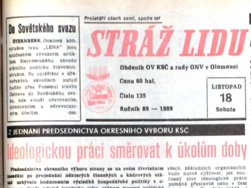 Obdeník olomouckého okresního výboru KSČ Stráž lidu zaregistroval převratné události až 23. listopadu.