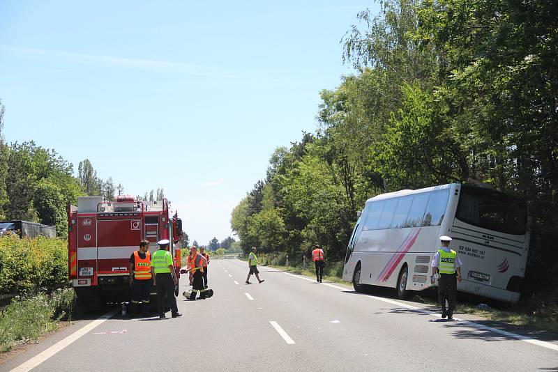 Nehoda autobusu u Nasobůrek
