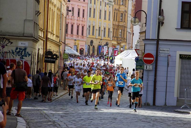 Součástí olomouckého půlmaratonu je i Rodinný běh. V 17 hodiny se na něj vydaly stovky účastníků.