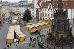 Horní náměstí v Olomouci zaplnily stánky a vánoční výzdoba